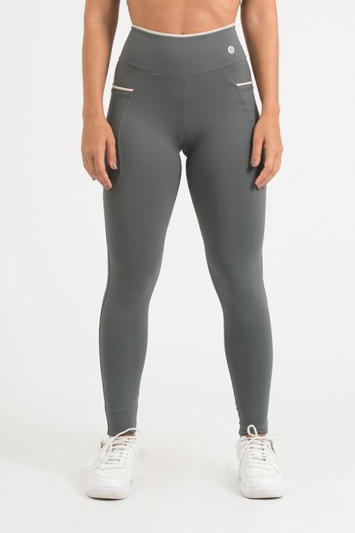 Calça legging poliamida confort cinza níquel de bolso com detalhe gelo