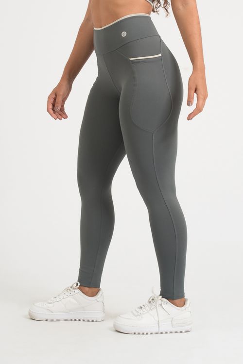 Calça legging poliamida confort cinza níquel de bolso com detalhe gelo