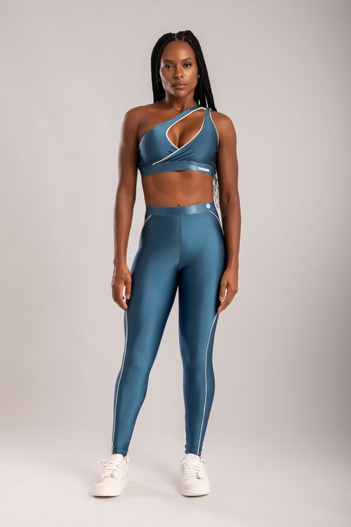 Conjunto poliamida azul índigo com detalhe off white