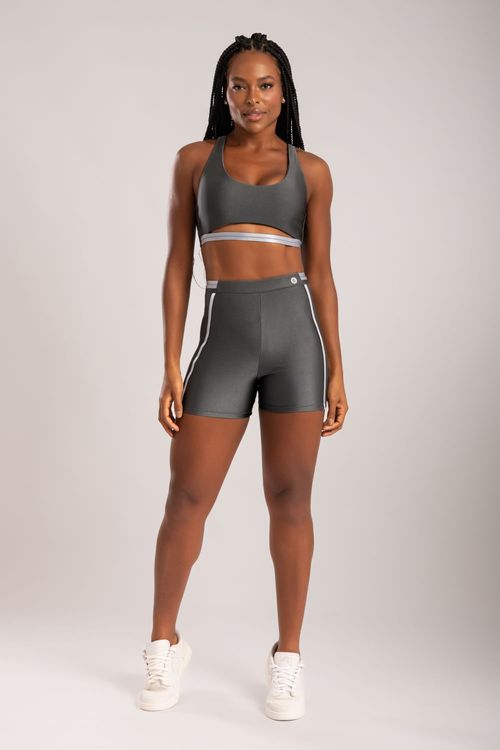 Conjunto de short poliamida cinza chumbo com detalhe de elástico