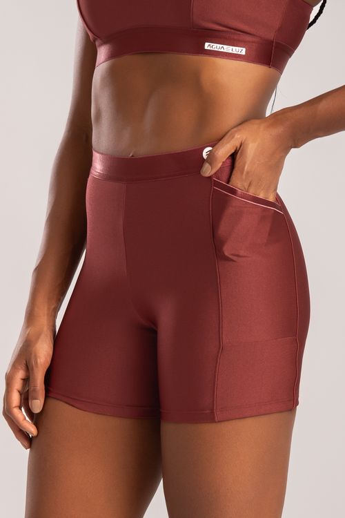 Short poliamida marsala com bolso e detalhe de elástico