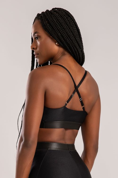 Top camiseta poliamida preto com detalhe de tule