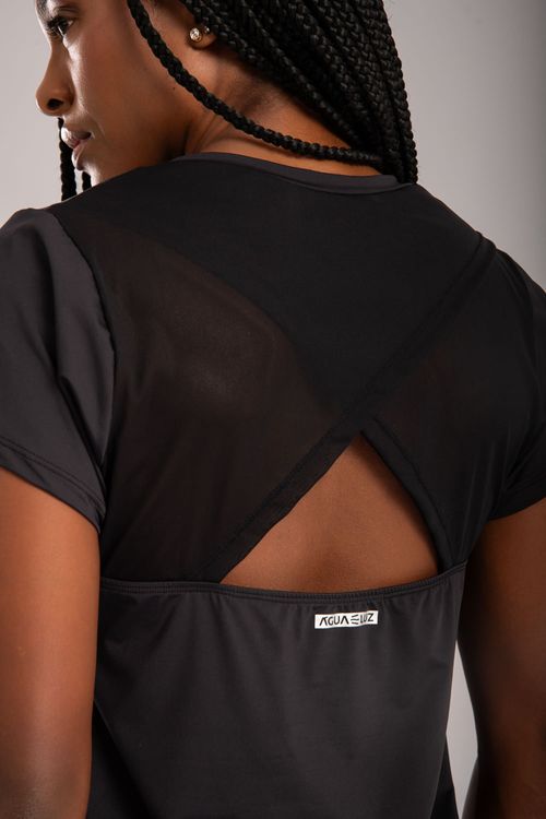 Camiseta poliamida preta com transpassado de tule