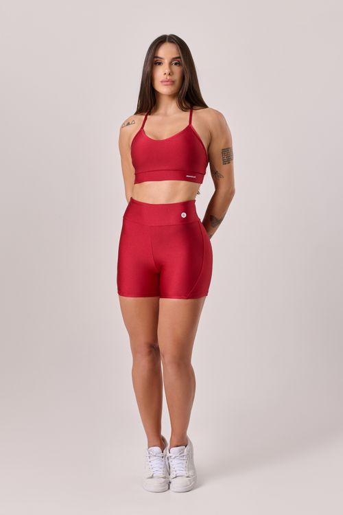 Conjunto de short poliamida vermelho carmim com top de alça cruzada